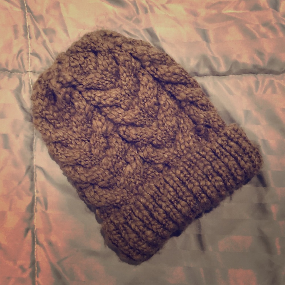 AE cable knit beanie